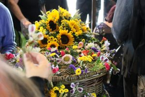 6 DIY Funeral Arrangement Ideas + Guide To Planning Your Own Do It Yourself Funerals In The UK